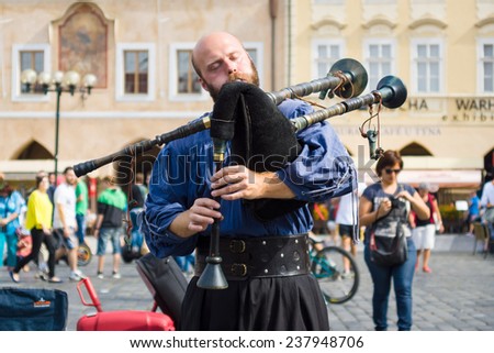 PRAGUE, CZECH REPUBLIC - SEPTEMBER 18, 2014: Performance of street musicians in medieval clothes on the Old Town Square.