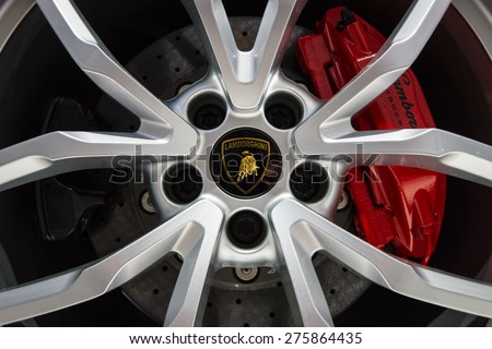 BERLIN - MAY 02, 2015: Showroom. Wheels and braking system of a sports car Lamborghini Huracan Lr 610 4. Produced since 2014.