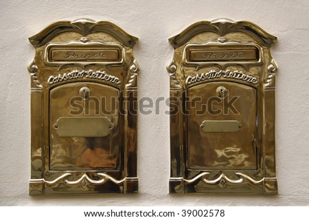 Old Italian letter box