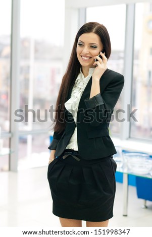 Young business woman happy smiling & speaking on mobile phone