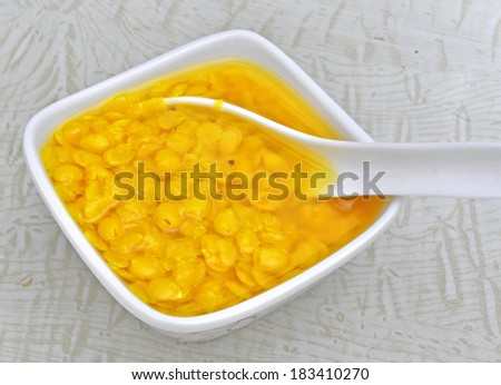 cooked Indian Pigeon pea pulse in white bowl