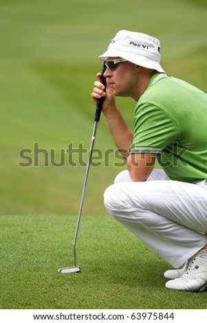 KUALA LUMPUR, MALAYSIA - OCTOBER 29: American Ben Crane thinking of his next putt on Day 2 of the CIMB Asia Pacific Golf Classic on October 29, 2010 in Kuala Lumpur, Malaysia. Crane leads on day 2