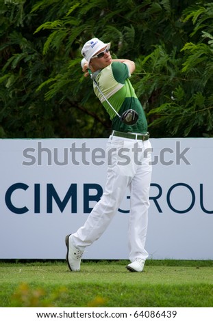 KUALA LUMPUR, MALAYSIA - OCTOBER 31:  American Ben Crane tees of on 10th on Day 4 of the CIMB Asia Pacific Golf Classic on October 31, 2010 in Kuala Lumpur, Malaysia. Crane won the tournament