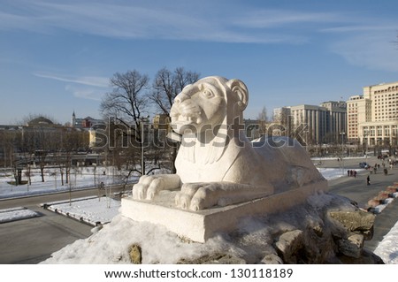 Lion at the Kremlin This creation of Osip Bove almost two hundred years guarding the walls of the Kremlin. Leo is located in the upper part of the \
