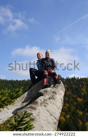Hikers couple keeps the balance on top