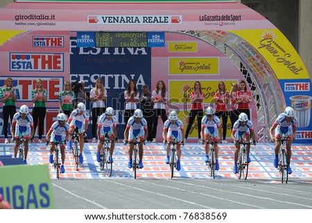 TURIN, ITALY- MAY 07: Professional Cycling Team Androni starts for team time trial first leg of 2011 Giro Italia from Venaria Reale castle on May 07, 2011 in Turin, Italy