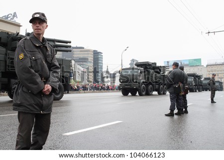 MOSCOW-MAY 9: 96K6 Pantsir-S1 transporter launcher and radar at the Victory Day Parade on May 9, 2012 in Moscow