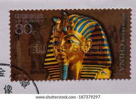 CHINA - CIRCA 2001:A stamp printed in China shows image of CHINA 2001-20 Ancient Gold Mask Joint Egypt Heritage Stamp,circa 2001