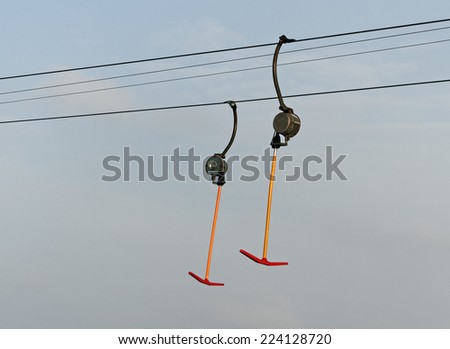Lift for skiing on steel cable.