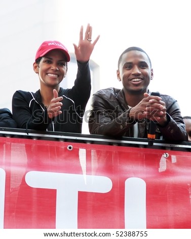 NEW YORK - MAY 1: Halle Berry and Trey Songz at the 13th Annual Entertainment Industry Foundation Revlon Run/Walk for Women in Times Square on May 1, 2010 in New York City.