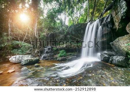 Kbal Spean in Siem Reap, Cambodia. Beautiful nature lsndscape with waterfall in jungles. Imagine de stoc © 