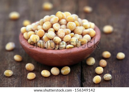 Pigeon pea on a wooden surface