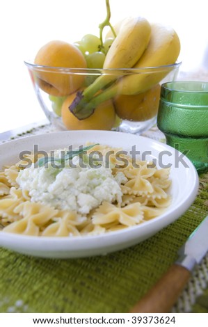 pasta with ricotta cheese and fruit