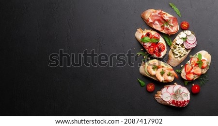 Appetizers board with traditional spanish tapas set. Italian antipasti bruschetta snacks. Top view flat lay with copy space Foto stock © 