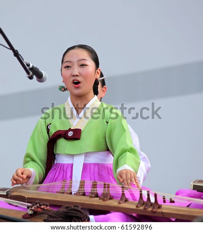 SHANGHAI - AUGUST 5: Korean Julsori Chorus performs on stage at Shanghai World Expo 2010 on August 5, 2010 in Shanghai, China