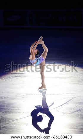 BEIJING-NOV 7: Bingwa Geng of China performs in the Gala Exhibition event of the SAMSUNG Cup of China ISU Grand Prix of Figure Skating 2010 on Nov 7, 2010 in Beijing, China.