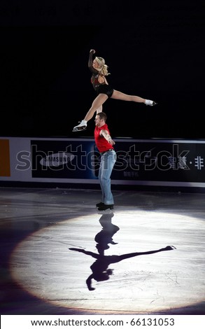 BEIJING-NOV 7: Caitlin Yankowskas and John Coughlin of USA perform in the Gala Exhibition event of the SAMSUNG Cup of China ISU Grand Prix of Figure Skating 2010 on Nov 7, 2010 in Beijing, China.