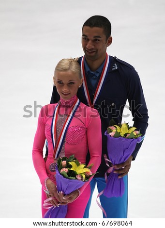 BEIJING-DEC11: A.Savchenko and R.Szolkowy of Germany pose with their medals after winning gold in the Pairs competition of the ISU Grand Prix of Figure Skating Final on Dec 11,2010 in Beijing, China