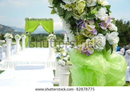 Flowers at an outdoor wedding venue