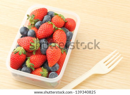 Berry mix lunch box