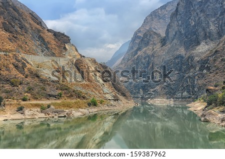 Tiger leaping gorge in China ( world\'s deepest gorge )