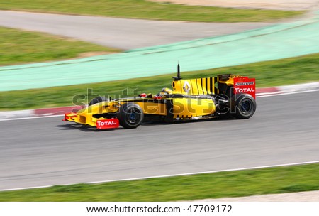 BARCELONA - FEBRUARY 28: Robert Kubica (Renault) tests his new car during Formula One Teams Test Days at Catalunya circuit February 28, 2010 in Barcelona.