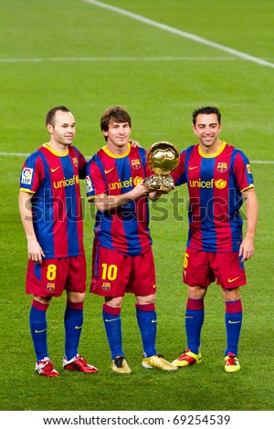 BARCELONA - JANUARY 12: Iniesta, Leo Messi and Xavi offering the FIFA World Player Award to the soccer supporters of Football Club Barcelona. January 12, 2011 in Nou Camp stadium, Barcelona (Spain).
