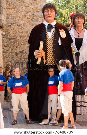 BARCELONA - SEPTEMBER 12: La Verema Wine Festival, a traditional party of Alella, with a traditional parade of Giants and Big heads, on September 12, 2010 in Alella (Spain).
