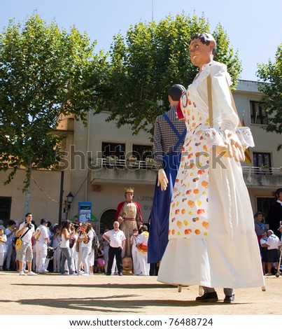 BARCELONA - SEPTEMBER 12: La Verema Wine Festival, a traditional party of Alella, with a traditional parade of Giants and Big heads, on September 12, 2010 in Alella (Spain).