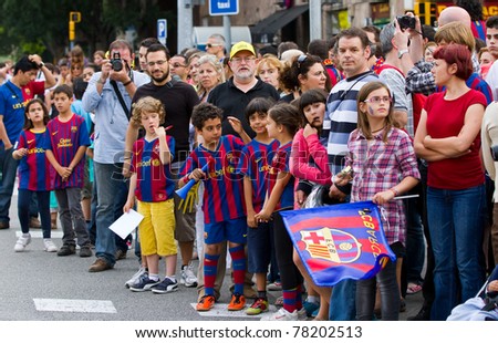 BARCELONA - MAY 29: FC Barcelona supporters celebrate the European Champions League and Spanish League trophies, on May 29, 2011 in Barcelona, Spain.