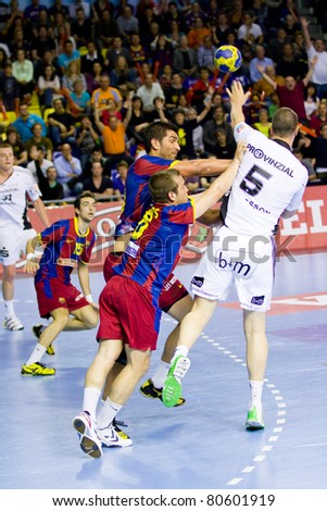 BARCELONA - APRIL 24: Kim Andresson (5) in action during the handball Champions League match between FC Barcelona & THW Kiel on April 24, 2011 in Barcelona, Spain. Final score, 27 - 25.