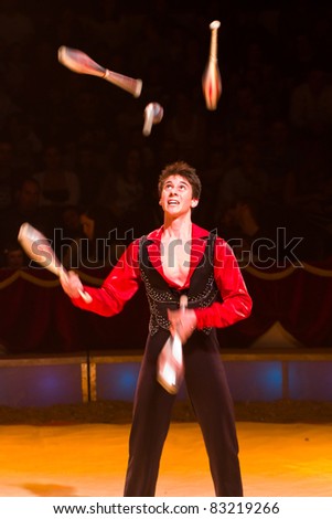 BARCELONA - APRIL 1: Juggler in action during the spectacle Somnis (Dreams) of the circus Italiano on April 1, 2011, in Santa Coloma de Gramanet in Barcelona, Spain.