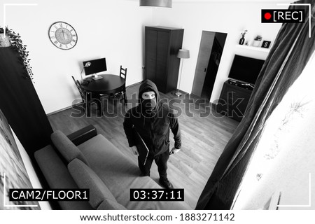 house robbery - burglar captured on surveillance security camera in living room Foto stock © 
