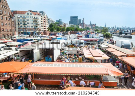 HAMBURG, GERMANY - JULY 20, 2014: People are enjoying the traditional Hamburg Fish Market in the early Sunday Morning on July 20, 2014 in Hamburg, Germany. The Fish Market is active since the 16th
