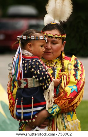 Native American Mother & Child Stock Photo 738902 : Shutterstock