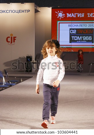 MOSCOW - SEPTEMBER 29:Unknown model shows children's clothing brand of Italian TANDEM Collection Premiere Moscow children at the International Fashion on September 29, 2011 in Moscow
