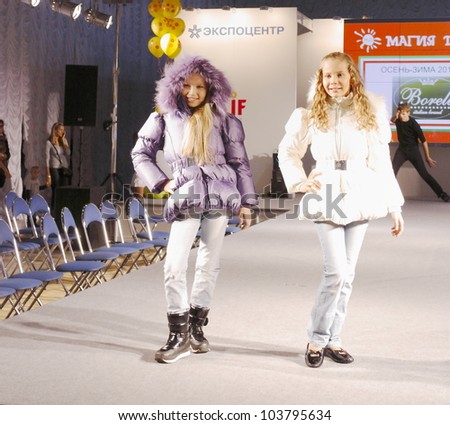 MOSCOW - SEPTEMBER 29:Unidentified models show children\'s clothing brand of Italian Borelli Collection Premiere Moscow children at the International Fashion on September 29, 2011 in Moscow