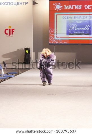 MOSCOW - SEPTEMBER 29:Unidentified models show children\'s clothing brand of Italian Borelli Collection Premiere Moscow children at the International Fashion on September 29, 2011 in Moscow