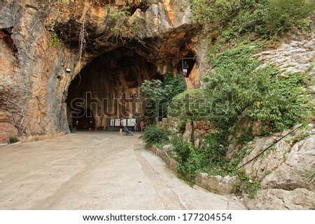 ALICANTE - AUGUST 24: Tourists come to the Cueva de las Calaveras in Benidoleig on August 24, 2013 in Alicante, Spain. The Cave was inhabited by prehistiric people and has their artefacts inside.