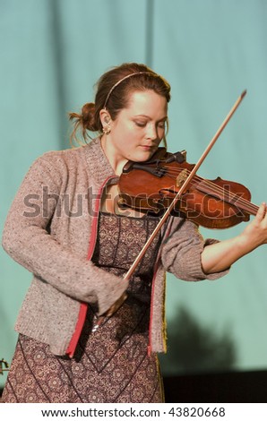 REDMOND, WA - AUG 11: Singer and violin player Sara Watkins of Nickel Creek performs on stage at Marymoor Amphitheater August 11, 2006 in Redmond, Wa.