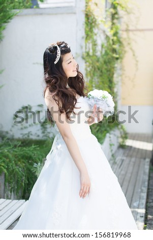 Beautiful asian woman in elegant wedding dress