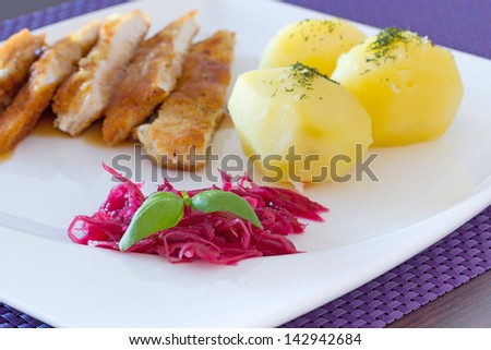 Chicken breast with potatoes and red cabbage