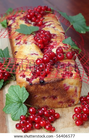 Red currant sponge cake