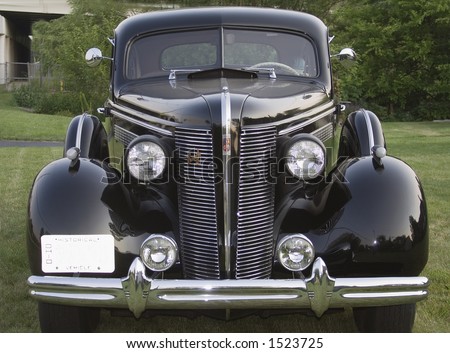 Front view of an old Buick classic American car.  1930\'s era?  Vintage