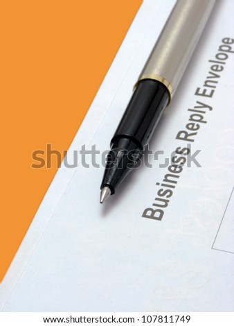 A envelope & pen showing text \