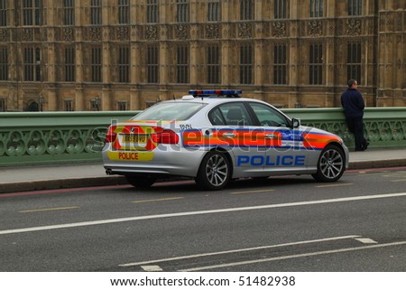 LONDON - NOVEMBER 11: A person has made an attempt to jump from Westminster bridge in central London. Police and fire crews where at the scene. November 11, 2009 in London, United Kingdom