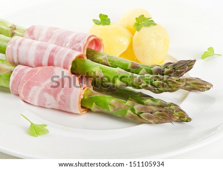 asparagus served with ham.Selective focus