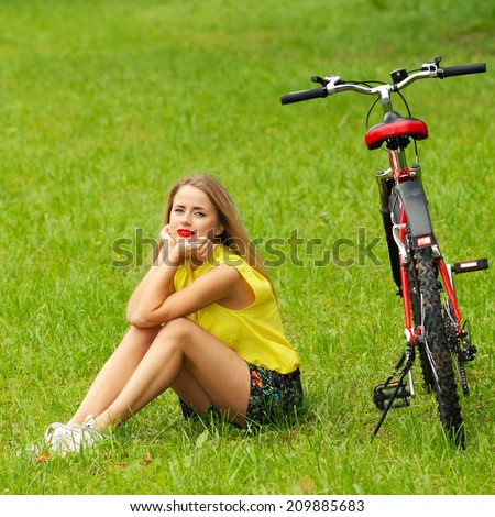 beautiful young girl and  bike. Outdoor lifestyle portrait