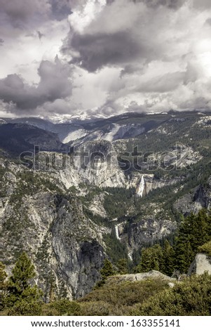 A view of Yosemite Valley from Glacier Point, Yosemite National Park, California