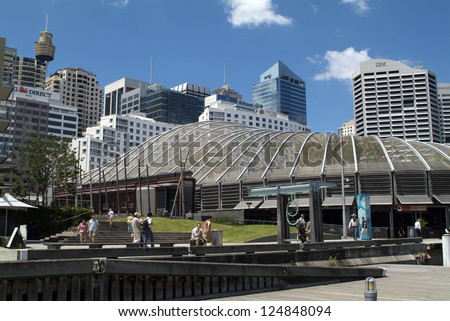 SYDNEY, AUSTRALIA - FEBRUARY 12: Unidentified people in front of the Wild Life Sydney Zoo building, an indoor exhibit of Australian fauna, located in Darling Harbour, on February 12, 2008 in Sydney